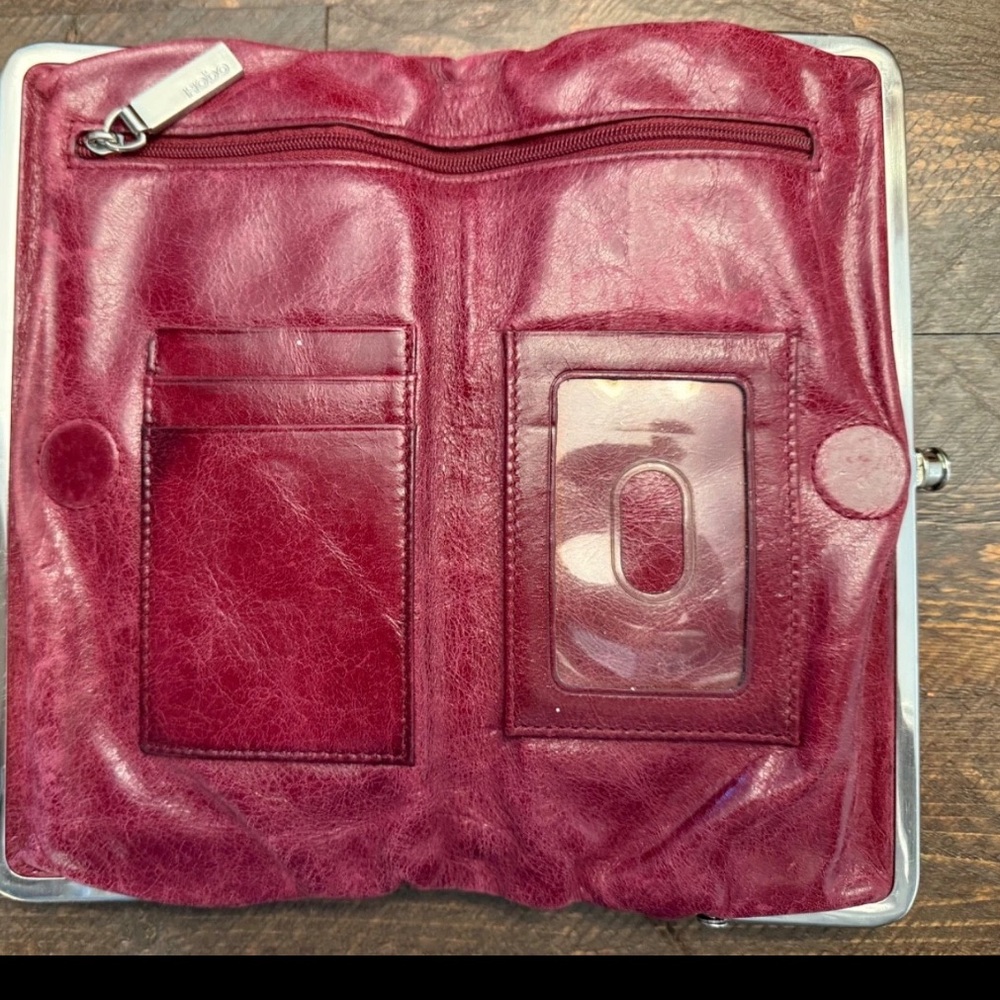 Hobo Womens Clutch Purse Wallet Magenta Leather Magnetic Bifold